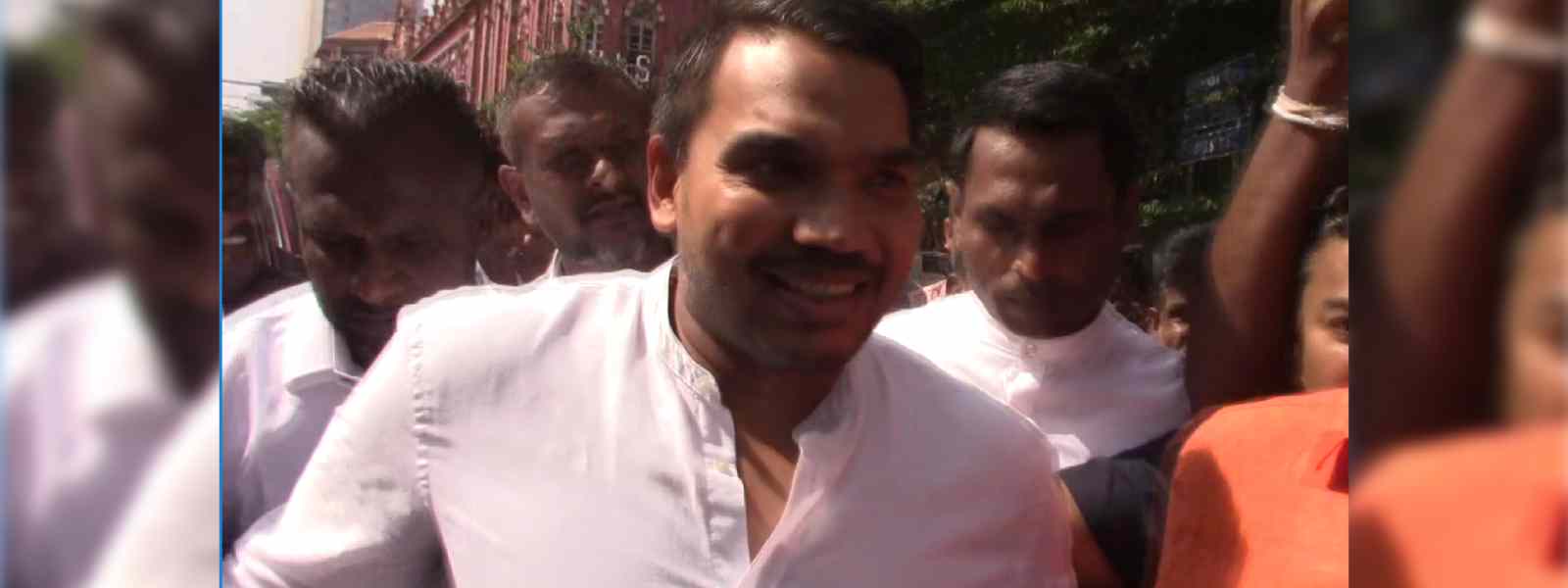 නාමල් රාජපක්ෂ CID හමුවට